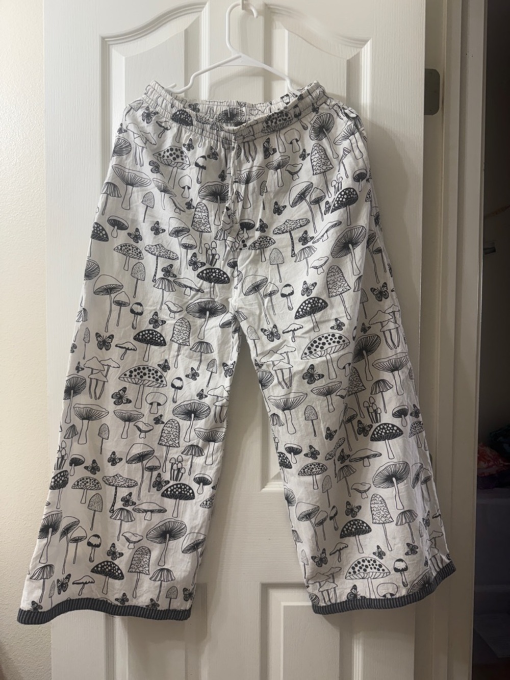 Rising International Black & White Mushroom Print wide leg pants